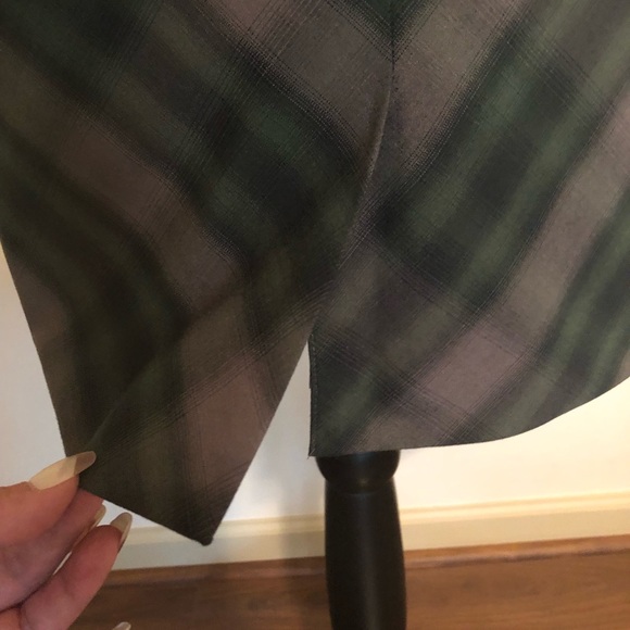 Skirt; The Limited; Gray & Green Plaid; Side Zip; Size 8. - Picture 3 of 4